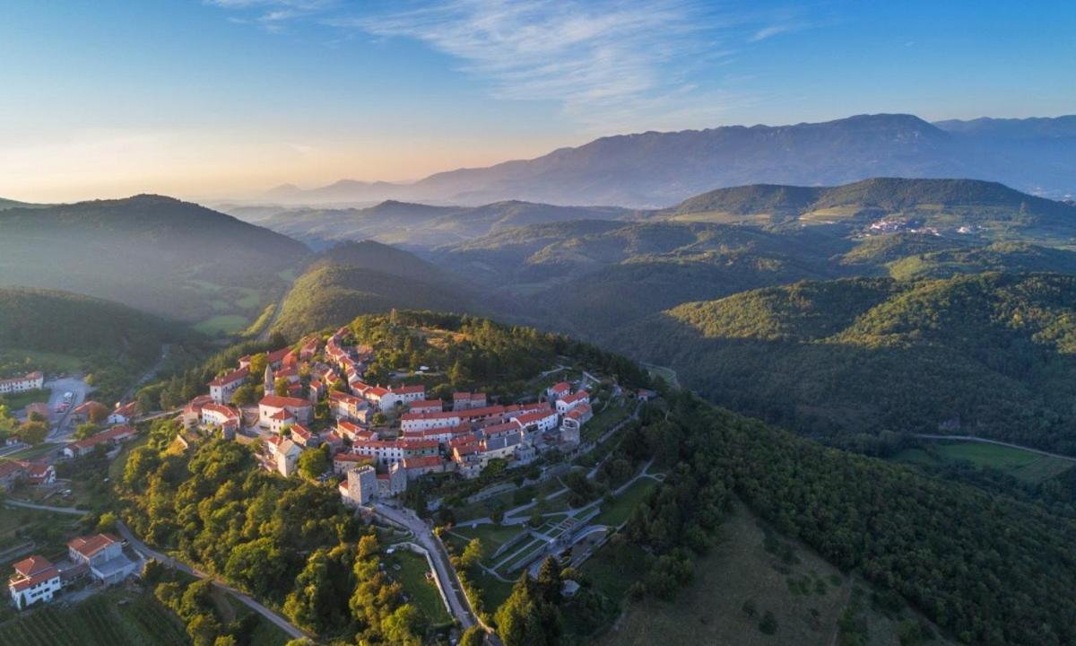 Cilka'S House, Authentic Homestay Near Lipica Sezana Bagian luar foto